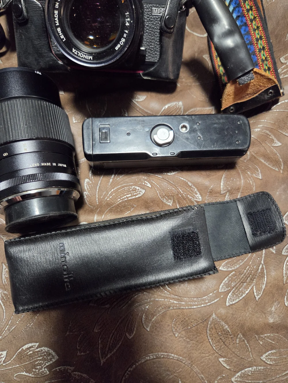 X-700 35mm SLR Camera Kit in Black Minolta Set